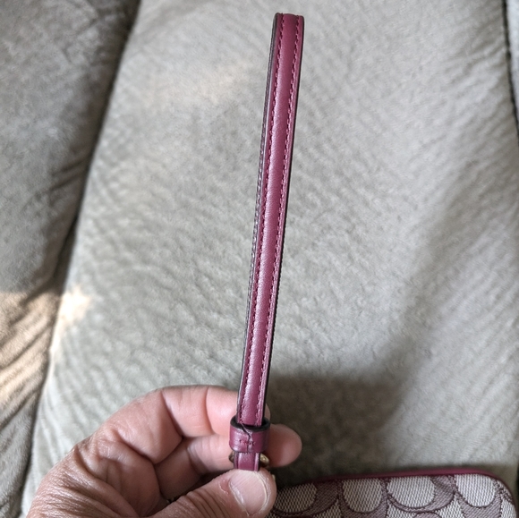 Coach Wristlet-8x5 - EUC - Picture 7 of 11